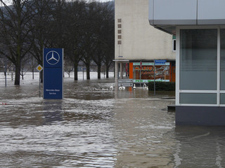 Bild Hochwasser Mosel Cochem Autohaus